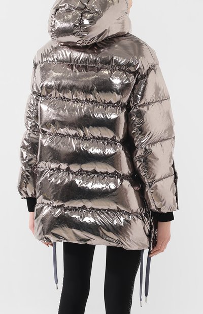 Пуховик с капюшоном REDVALENTINO серебряного цвета по цене 134500 руб., арт. RR3CPA05/CKY, фото 4 Пуховик с капюшоном REDVALENTINO, арт. RR3CPA05/CKY, фото 4