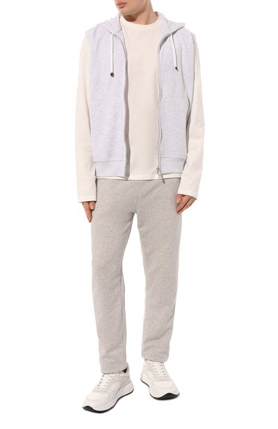 Хлопковый жилет BRUNELLO CUCINELLI светло-серого цвета по цене 84750 руб., арт. M0T35B2281, фото 2 Хлопковый жилет BRUNELLO CUCINELLI, арт. M0T35B2281, фото 2