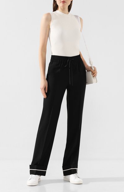 Брюки с отворотами REDVALENTINO черного цвета по цене 34550 руб., арт. TR3RBC20/0F1, фото 2 Брюки с отворотами REDVALENTINO, арт. TR3RBC20/0F1, фото 2