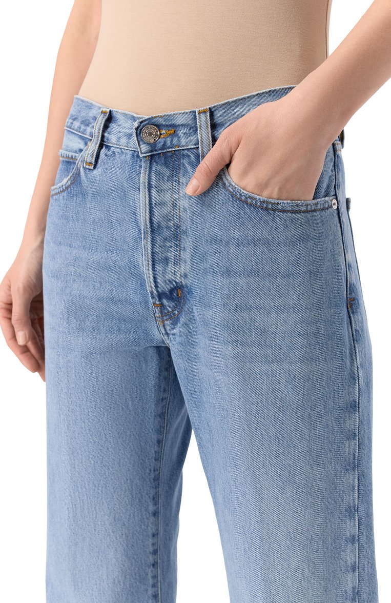 Женские джинсы the lax FRAME DENIM голубого цвета, арт. 3003RF210 | Фото 5 (Длина (брюки, джинсы): Стандартные; Автоматизация ТО: Проставлено; Автоматизация состава: Проставлено; Материал внешний: Хлопок, Деним; Детали: Делаве, Бахрома; Кросс-КТ: Деним; Силуэт Ж (брюки и джинсы): Расклешенные; Стили: Кэжуэл)