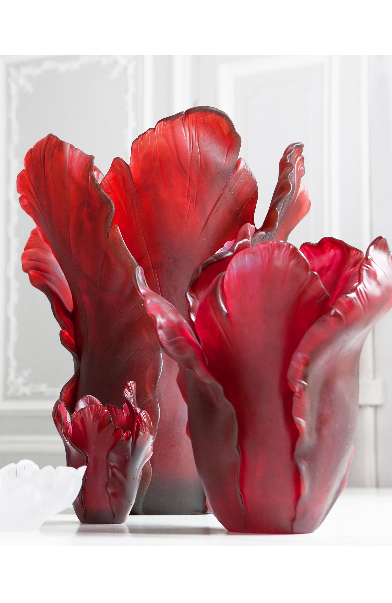 Ваза tulip magnum DAUM красного цвета по цене 3515000 руб., арт. 03375-6, фото 2 Ваза tulip magnum DAUM, арт. 03375-6, фото 2