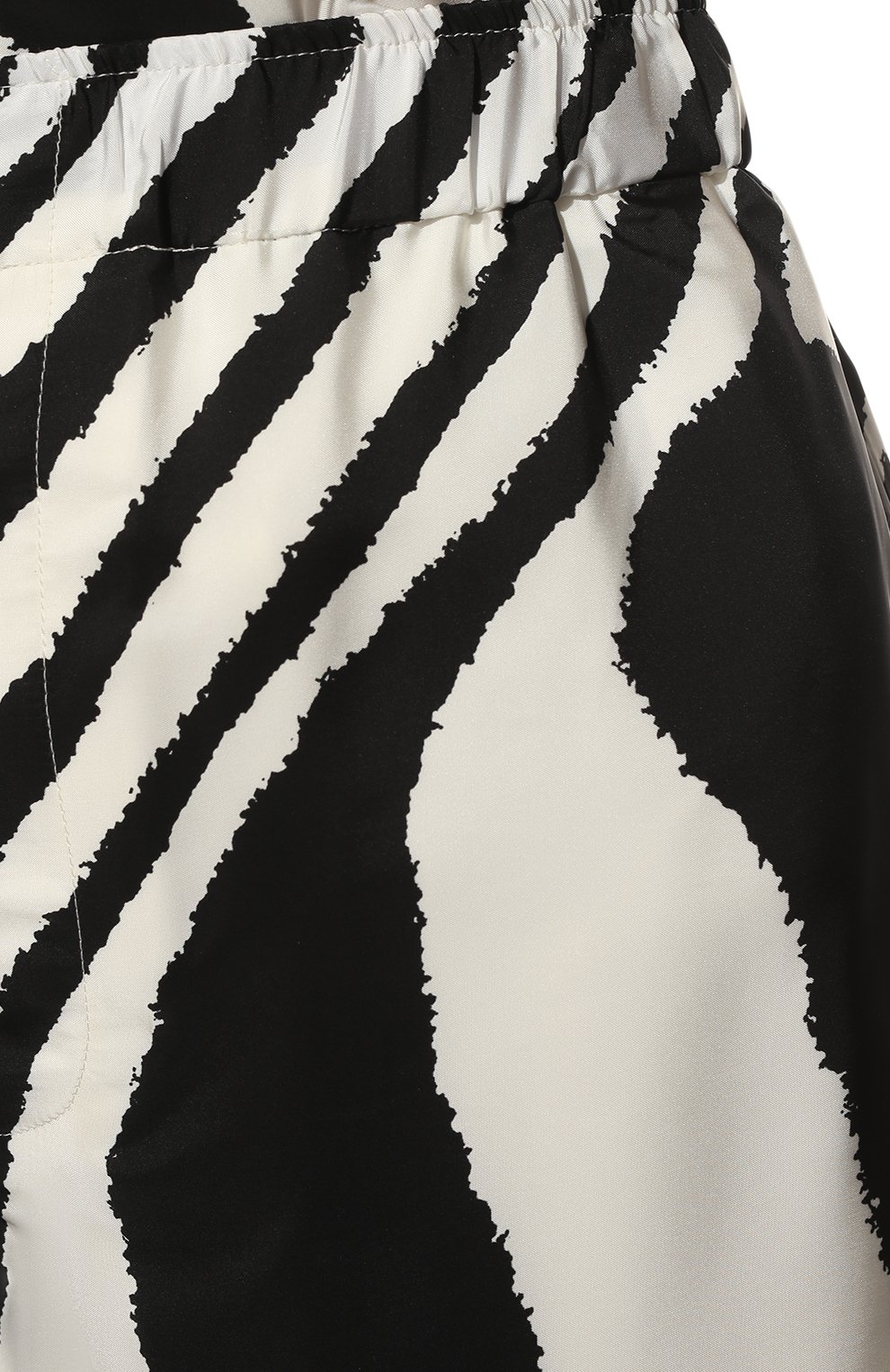 Шорты из вискозы и шелка BOTTEGA VENETA черно-белого цвета по цене 89950 руб., арт. 673534/V1B30, фото 5 Шорты из вискозы и шелка BOTTEGA VENETA, арт. 673534/V1B30, фото 5