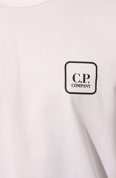 Мужская хлопковая футболка C.P. COMPANY белого цвета, арт. 16CLTS046A006370W | Фото 5 (Рукава: Короткие; Драгоценные камни: Проставлено; Материал внешний: Хлопок; Материал сплава: Проставлено; Длина (для топов): Стандартные; Принт: С принтом; Стили: Кэжуэл; Мужское Кросс-КТ: Футболка-одежда; Кросс-КТ: Джерси)