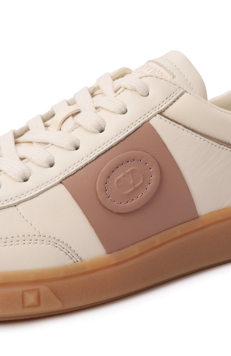 Женские кожаные кеды upvillage VALENTINO кремового цвета, арт. 6W2S0IL9/FCF | Фото 7 (Материал внешний: Натуральная кожа; Материал сплава: Проставлено; Подошва: Платформа; Драгоценные камни: Проставлено; Материал внутренний: Натуральная кожа; Материал утеплителя: Без утеплителя; Кросс-КТ: Низкие; Стили: Кэжуэл)