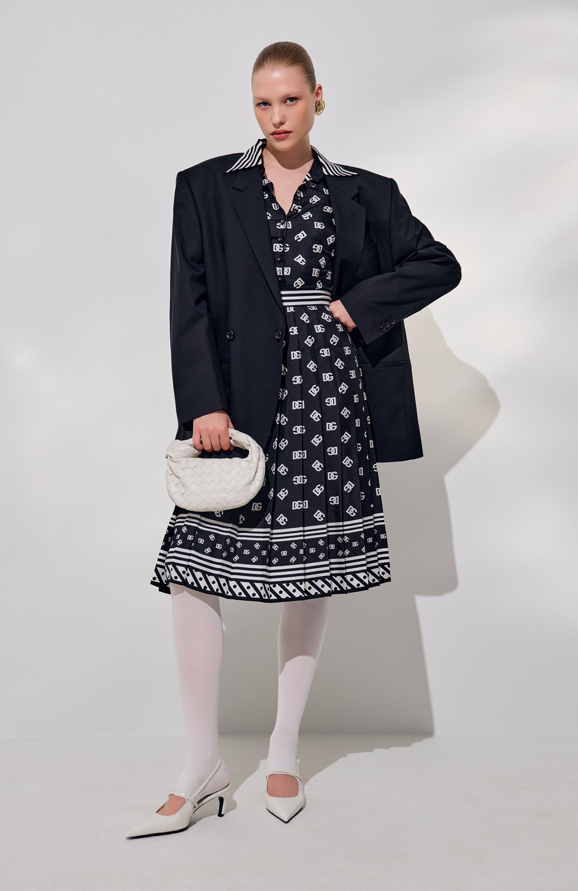 Шелковое платье DOLCE & GABBANA черно-белого цвета по цене 374000 руб., арт. F6TMNT/GDCVJ, фото 7 Шелковое платье DOLCE & GABBANA, арт. F6TMNT/GDCVJ, фото 7