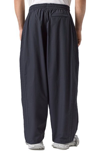 Брюки VETEMENTS черного цвета по цене 91950 руб., арт. UA66PA320B, фото 4 Брюки VETEMENTS, арт. UA66PA320B, фото 4