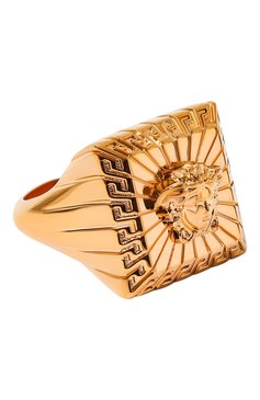 М�ужское кольцо VERSACE золотого цвета, арт. 1005360/1A00620 | Фото 1 (Материал сплава: Проставлено; Нос: Не проставлено; Материал: Металл)