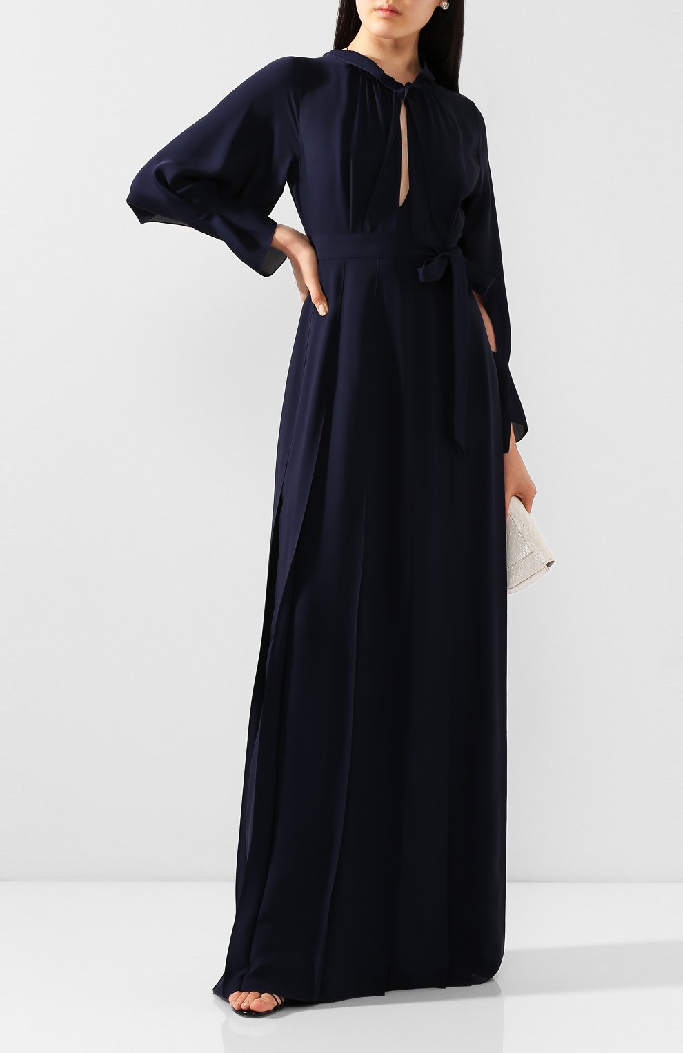 Шелковое платье ROLAND MOURET синего цвета по цене 195000 руб., арт. SS20/S0944/F5073, фото 2 Шелковое платье ROLAND MOURET, арт. SS20/S0944/F5073, фото 2