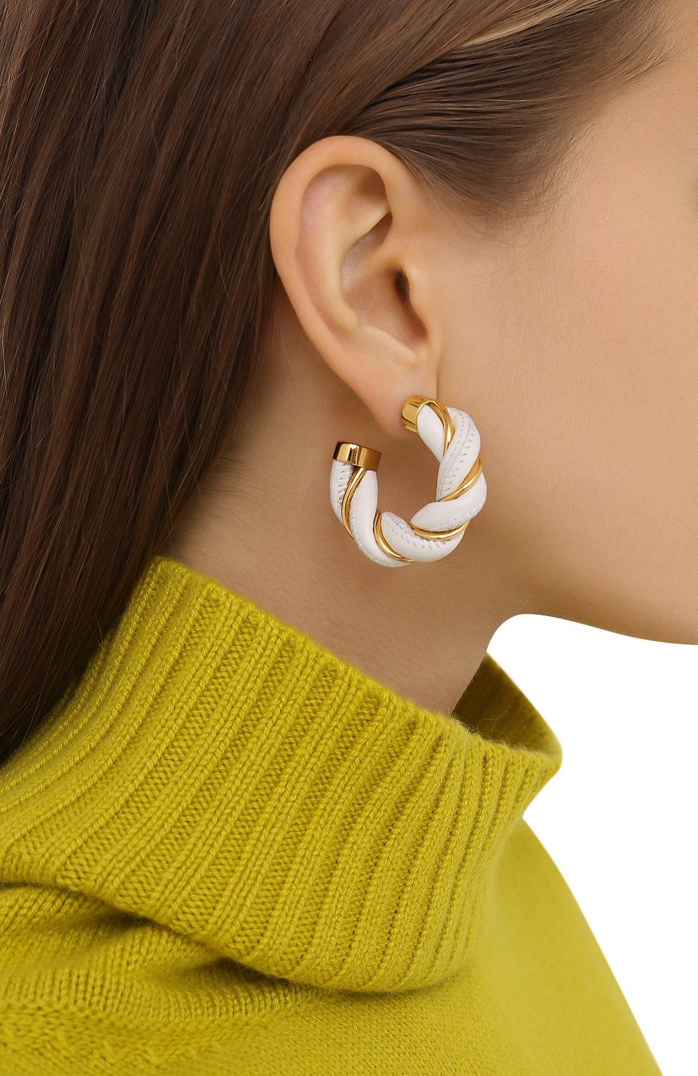 Серьги BOTTEGA VENETA белого цвета по цене 65100 руб., арт. 628948/VAHUA, фото 2 Серьги BOTTEGA VENETA, арт. 628948/VAHUA, фото 2