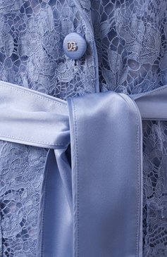 Женский жакет DOLCE & GABBANA голубого цвета, арт. F5R56T/HLM7L | Фо�то 6 (Материал сплава: Проставлено; Материал внешний: Вискоза, Хлопок; Женское Кросс-КТ: Блуза-одежда; Длина (для топов): Удлиненные; Рукава: Длинные; Принт: Без принта; Драгоценные камни: Проставлено; Стили: Романтичный; Кросс-КТ: костюм)