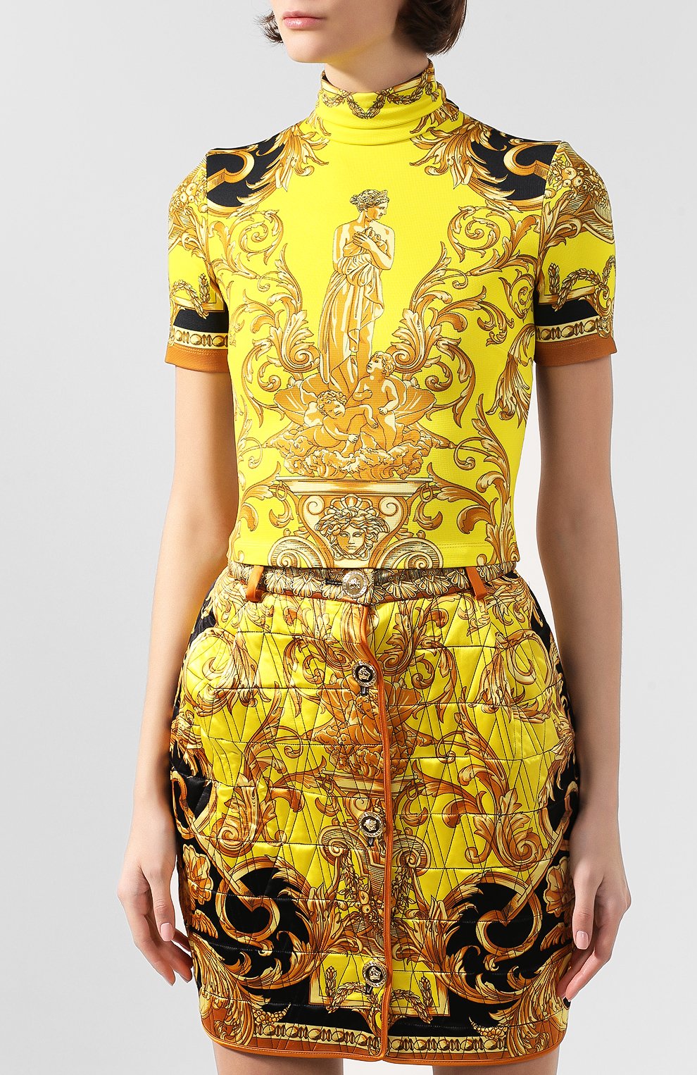 Топ с принтом VERSACE золотого цвета по цене 75700 руб., арт. A84685/A231841, фото 3 Топ с принтом VERSACE, арт. A84685/A231841, фото 3