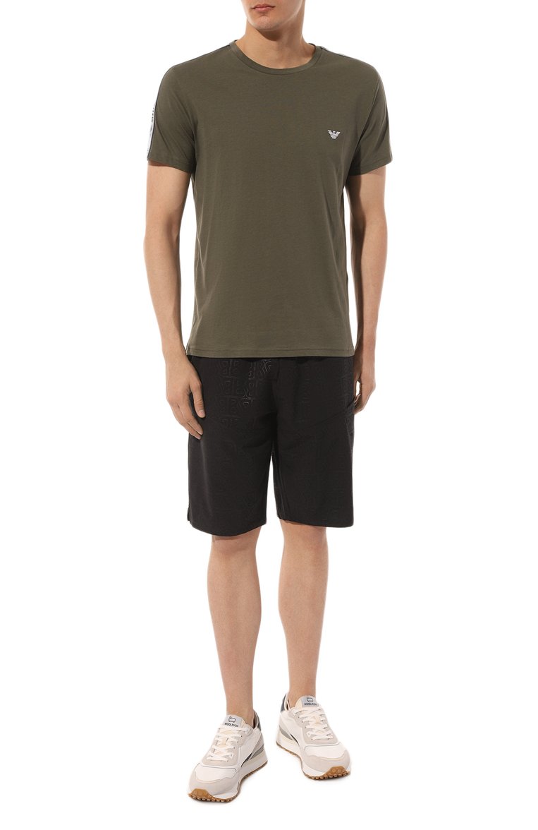 Мужская хлопковая футболка EMPORIO ARMANI хаки цвета, арт. 211845/4R475 | Фото 2 (Материал внешний: Хлопок; Длина (для топов): Стандартные; Рукава: Короткие; Принт: Без принта; Стили: Милитари; Мужское Кросс-КТ: Футболка-одежда; Кросс-КТ: Джерси; Автоматизация ТО: Проставлено; Автоматизация состава: Проставлено; Детали: Декор)