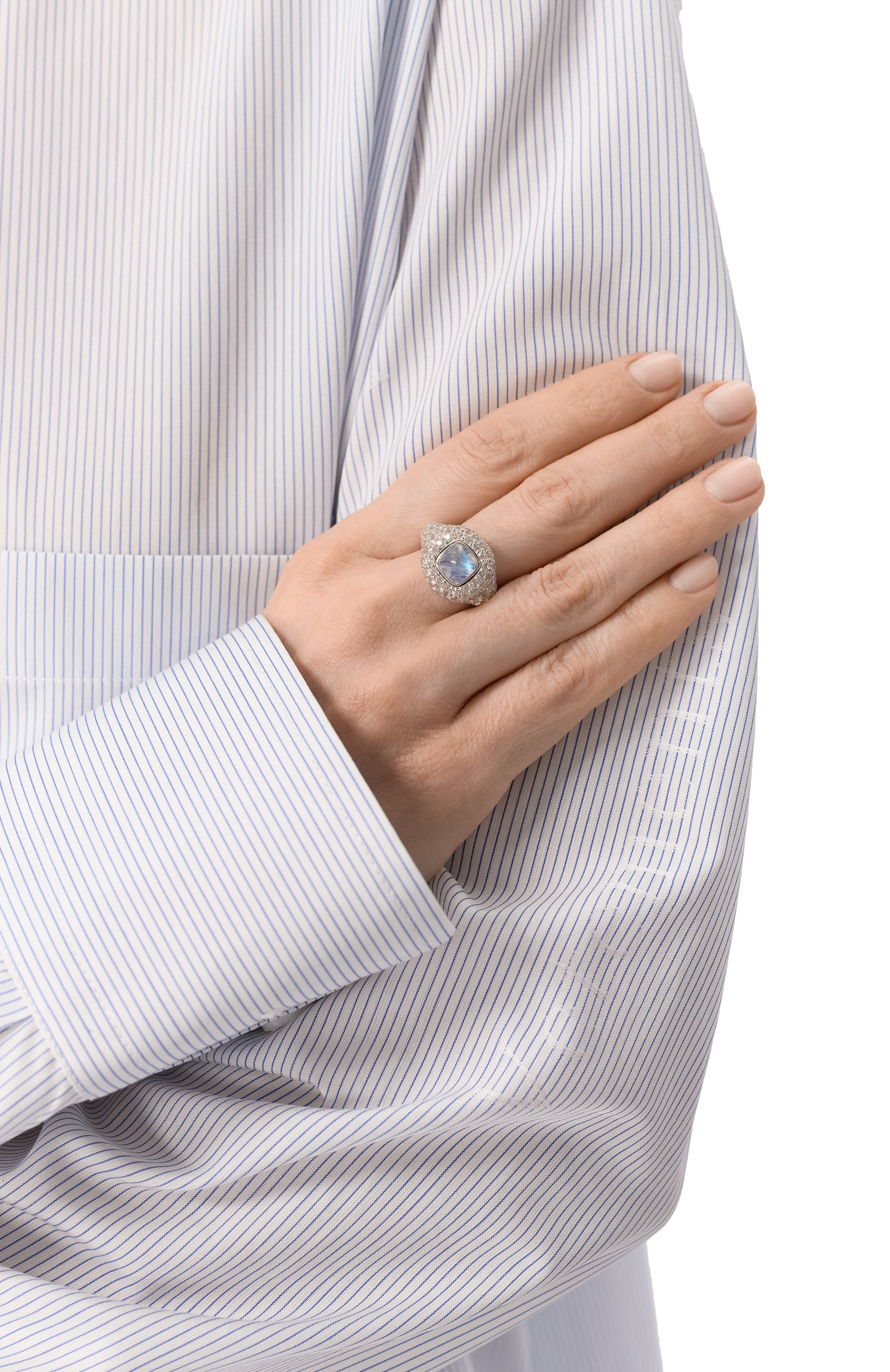 Кольцо-печатка SECRETS JEWELRY серебряного цвета по цене 33900 руб., арт. ПЛККС914, фото 2 Кольцо-печатка SECRETS JEWELRY, арт. ПЛККС914, фото 2