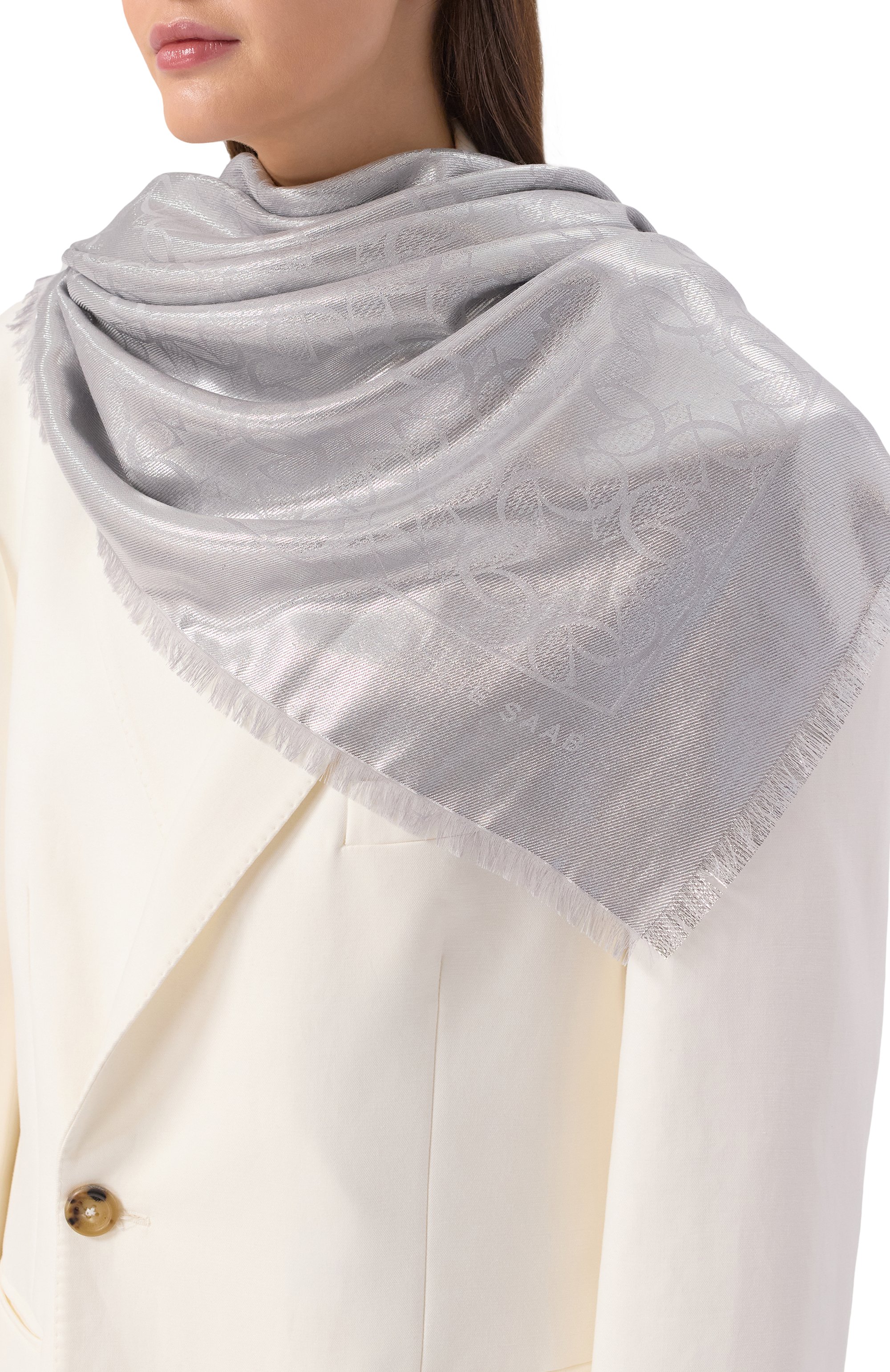 Шаль из шелка и шерсти ELIE SAAB серебряного цвета по цене 69950 руб., арт. SE1414J6113, фото 2 Шаль из шелка и шерсти ELIE SAAB, арт. SE1414J6113, фото 2