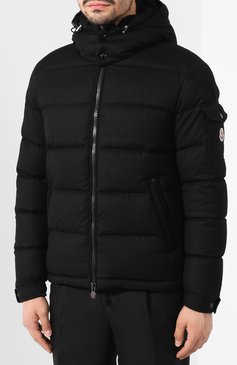 Мужская пуховик MONCLER черного цвета, арт. E2-091-40338-05-54272 | Фото 3 (Материал утеплителя: Пух и перо; Статус проверки: Проверена категория; Длина (верхняя одежда): Короткие; Материал подклада: Синтетический материал; Материал внешний: Шерсть; Мужское Кросс-КТ: Пуховик-верхняя одежда, Верхняя одежда, пуховик-короткий; Рукава: Длинные; Кросс-КТ: Пуховик, Куртка; Материал сплава: Проставлено; Драгоценные камни: Проставлено; Ювелирные украшения: Назначено; Стили: Кэжуэл)