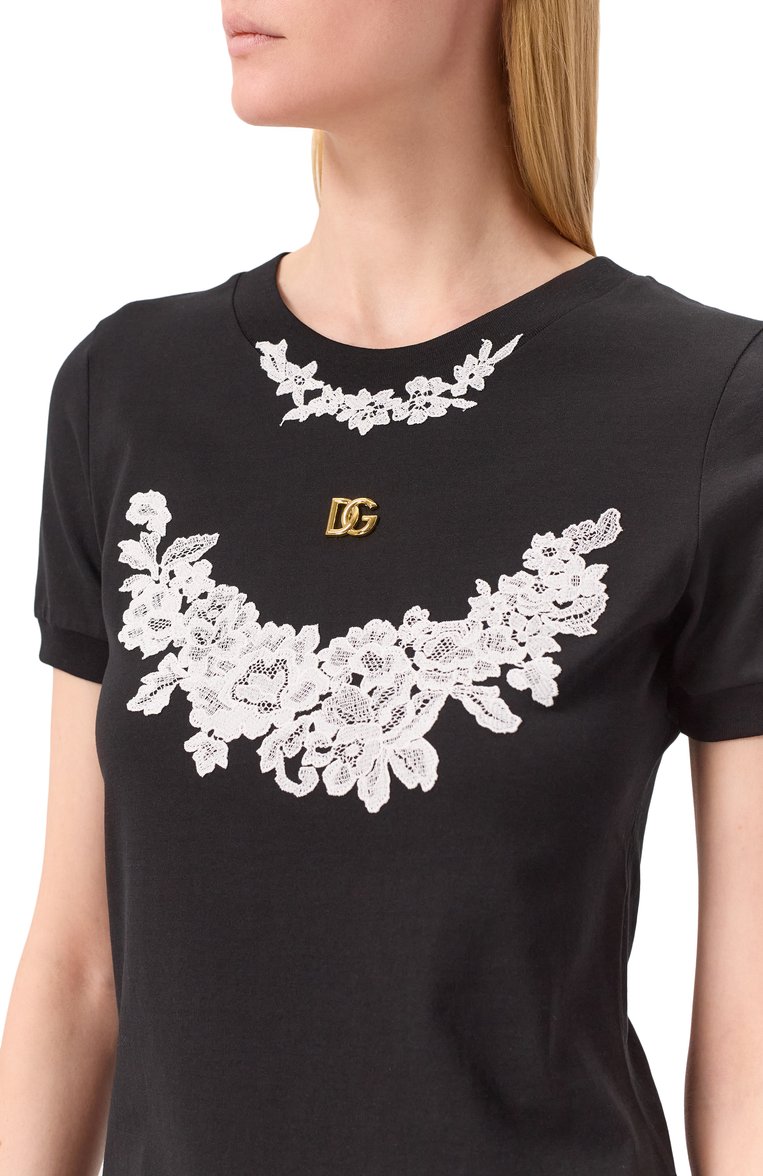 Женская хлопковая футболка DOLCE & GABBANA черного цвета, арт. F8N08T/GDCTJ | Фото 5 (Рукава: Короткие; Материал внешний: Хлопок; Длина (для топов): Стандартные; Стили: Кэжуэл; Женское Кросс-КТ: Футболка-одежда; Принт: Без принта; Автоматизация ТО: Проставлено; Размерность: Идёт в размер; Автоматизация состава: Проставлено; Re-sync: On)