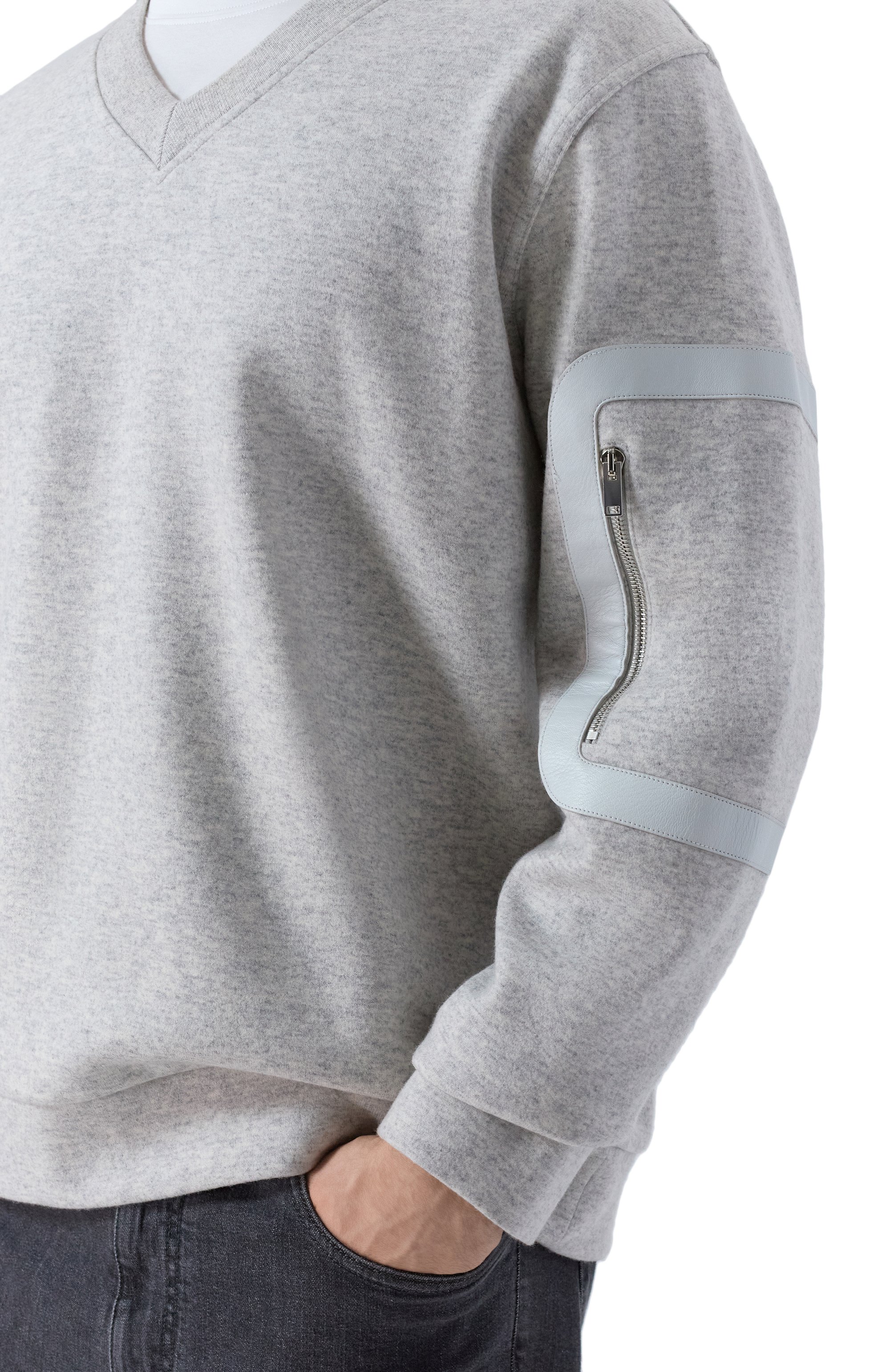 Свитшот из шерсти и кашемира MVST светло-серого цвета по цене 138500 руб., арт. M25.1PM.H002/15951, фото 5 Свитшот из шерсти и кашемира MVST, арт. M25.1PM.H002/15951, фото 5