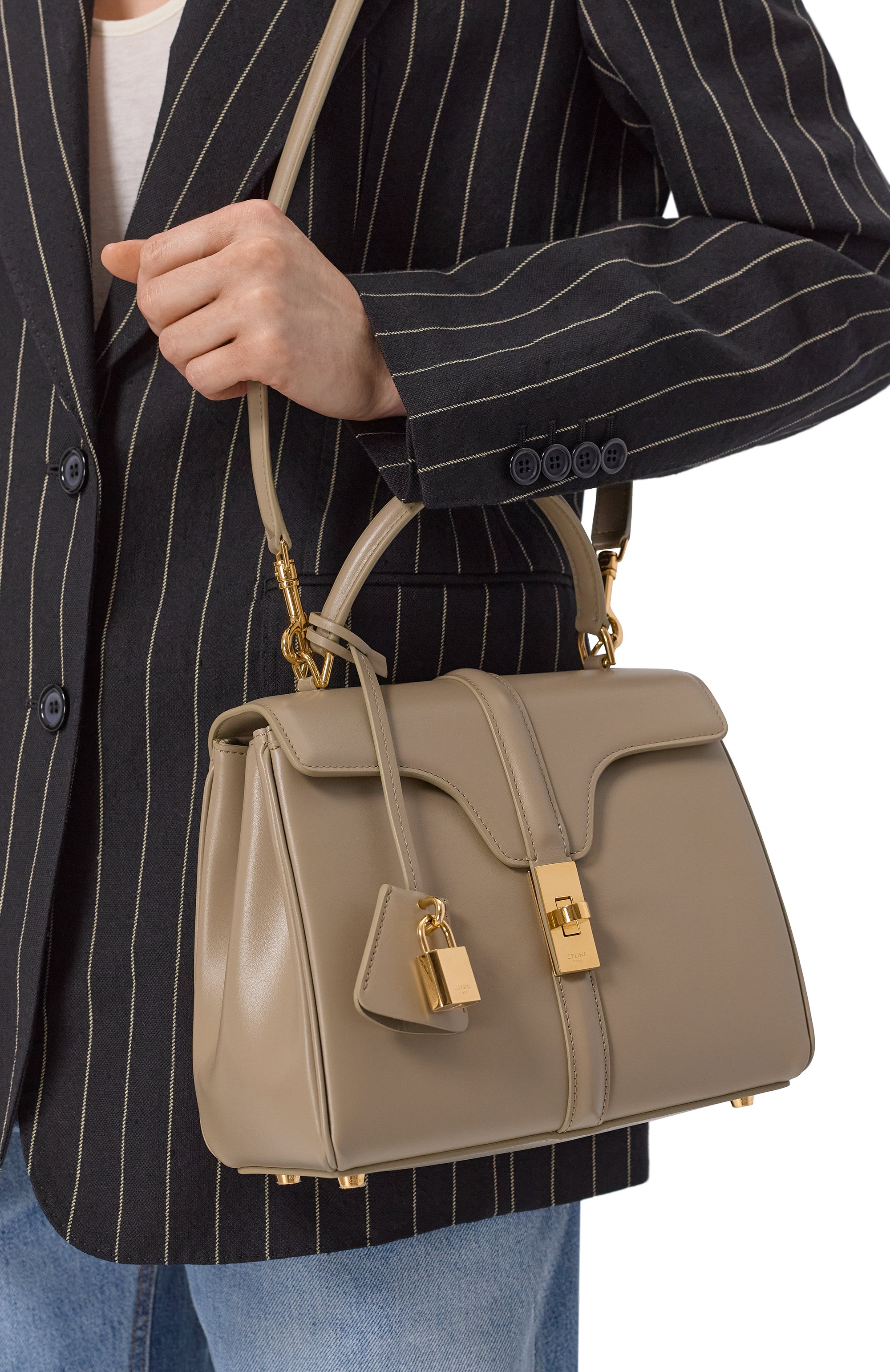 Сумка 16 small CELINE бежевого цвета по цене 548000 руб., арт. 188003BEY, фото 2 Сумка 16 small CELINE, арт. 188003BEY, фото 2