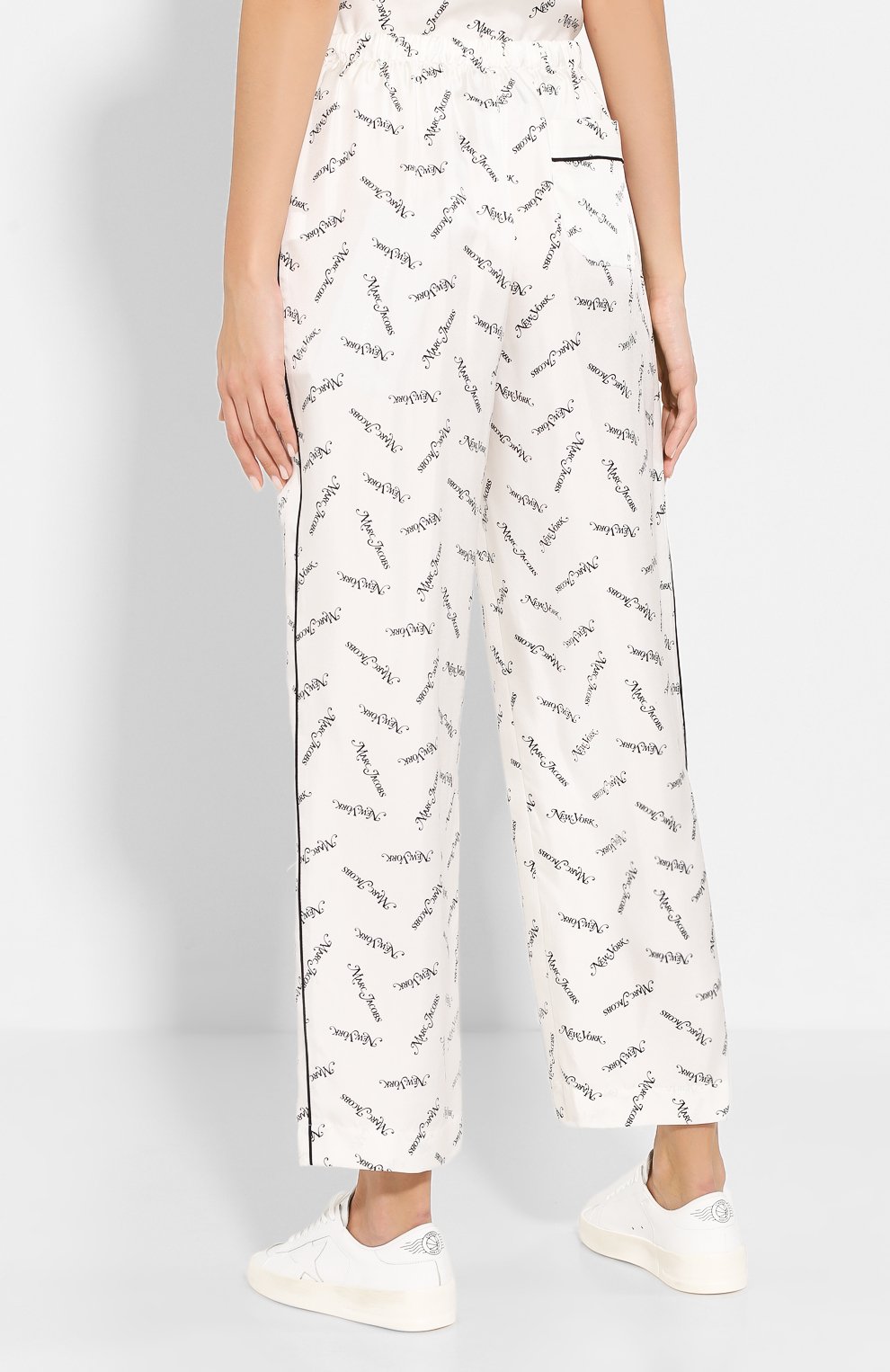 Шелковые брюки MARC JACOBS (THE) молочного цвета по цене 52750 руб., арт. M4007919, фото 4 Шелковые брюки MARC JACOBS (THE), арт. M4007919, фото 4