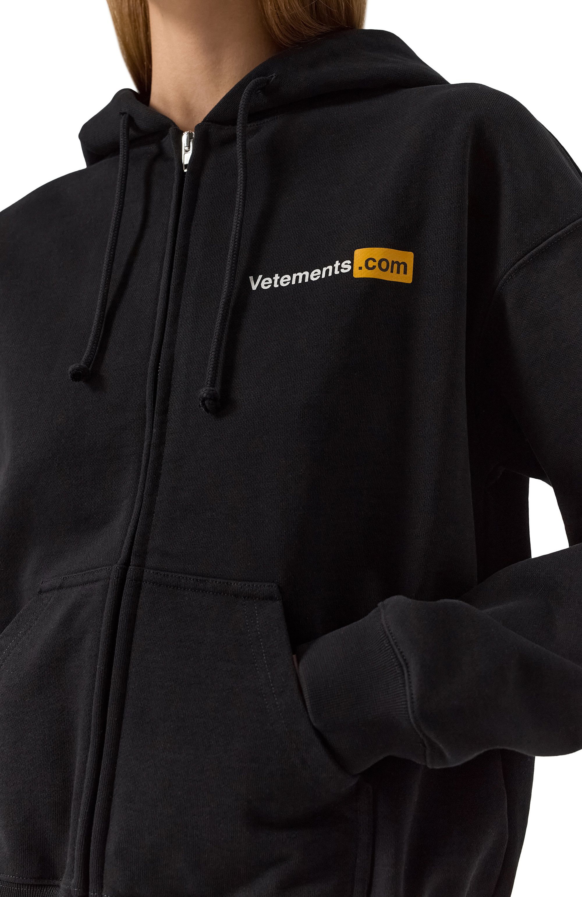 Хлопковая толстовка VETEMENTS черного цвета по цене 99500 руб., арт. UA66HD830B, фото 5 Хлопковая толстовка VETEMENTS, арт. UA66HD830B, фото 5