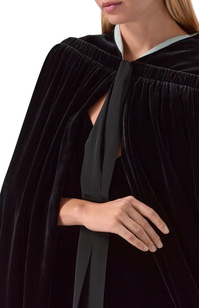 Бархатный кейп GIULIA GURMAN черного цвета по цене 370000 руб., арт. D13, фото 5 Бархатный кейп GIULIA GURMAN, арт. D13, фото 5