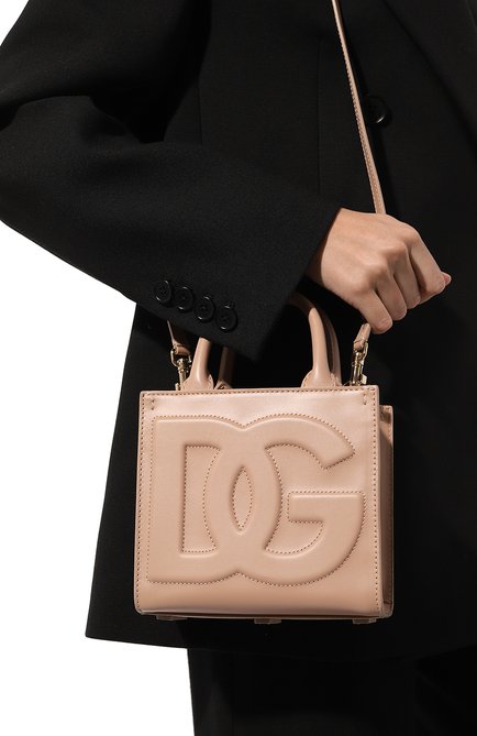 Женский сумка-шопер dg logo mini DOLCE & GABBANA бежевого цвета, арт. BB9479_BE9479/AW576_1 | Фото 2 (Материал: Натуральная кожа; Драгоценные камни: Проставлено; Ремень/цепочка: На ремешке; Размер: mini; Материал сплава: Проставлено)