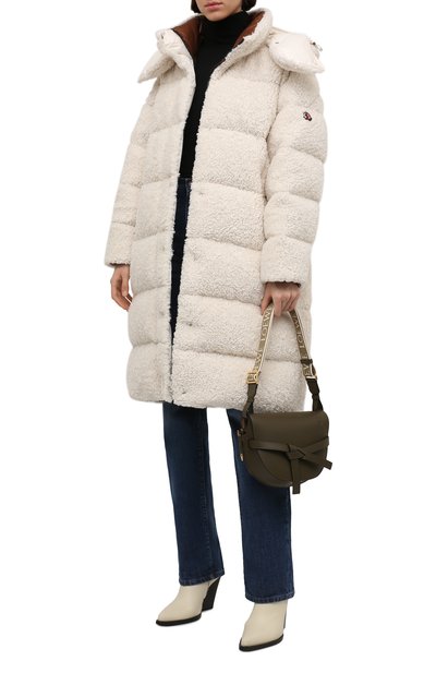 Пуховик hainardia MONCLER молочного цвета по цене 261000 руб., арт. G2-093-1C000-59-54AM6, фото 2 Пуховик hainardia MONCLER, арт. G2-093-1C000-59-54AM6, фото 2