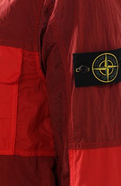 Мужская куртка с капюшоном STONE ISLAND красного цвета, арт. 701543632 | Фото 5 (Рукава: Длинные; Длина (верхняя одежда): Короткие; Материал внешний: Синтетический материал; Статус проверки: Проверена категория; Мужское Кросс-КТ: Верхняя одежда; Кросс-КТ: Ветровка, Куртка, Легкие; Материал сплава: Проставлено; Драгоценные камни: Проставлено; Стили: Кэжуэл)