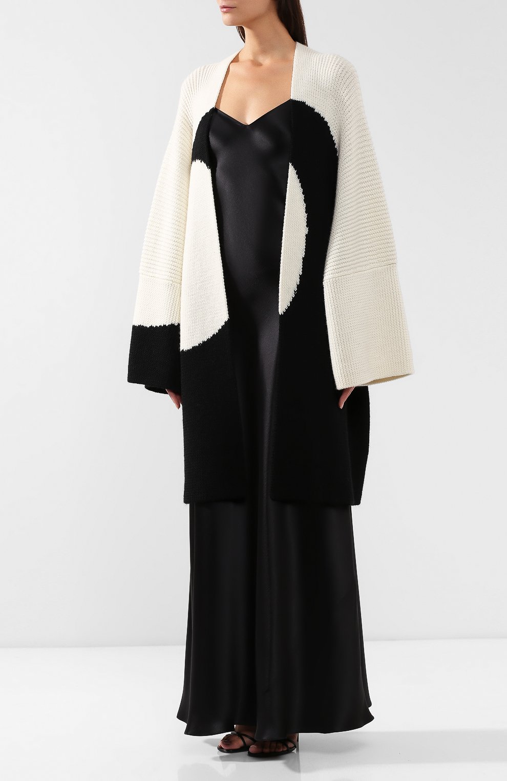 Шерстяной кардиган VALENTINO черно-белого цвета по цене 209500 руб., арт. SB3KSA004QR, фото 3 Шерстяной кардиган VALENTINO, арт. SB3KSA004QR, фото 3