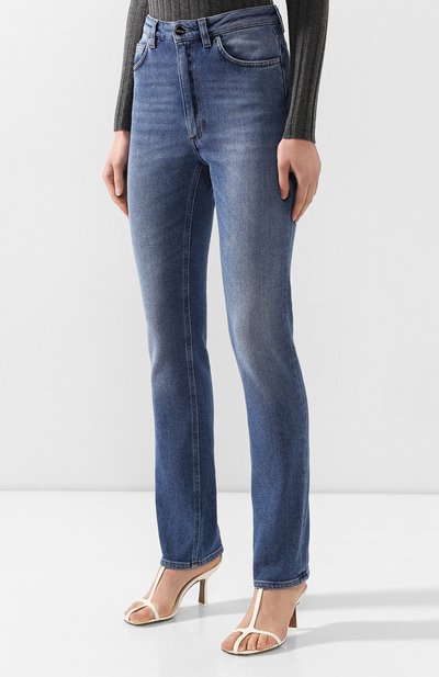 Джинсы TOTEME голубого цвета по цене 16300 руб., арт. STANDARD DENIM 32 193-231-741, фото 3 Джинсы TOTEME, арт. STANDARD DENIM 32 193-231-741, фото 3