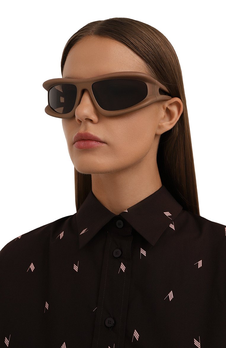 Женские солнцезащитные очки MYKITA бежевого цвета, арт. MARFA/350 | Фото 2 (Региональные ограничения белый список (Axapta Mercury): Не проставлено; Нос: Не проставлено; Тип очков: С/з; Материал: Пластик; Оптика Гендер: оптика-женское; Очки форма: Маска)