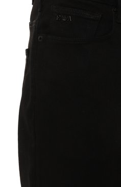 Мужские джинсы EMPORIO ARMANI черного цвета, арт. 8N1J06/1DHDZ | Фото 5 (Длина (брюки, джинсы): Стандартные; Материал сплава: Проставлено; Материал внешний: Хлопок, Деним; Драгоценные камни: Проставлено; Силуэт М (брюки): Прямые; Кросс-КТ: Деним; Стили: Повседневный)