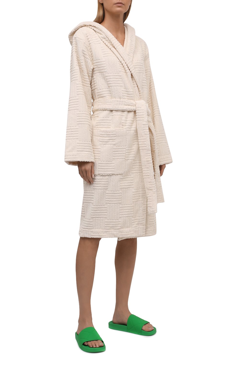 Хлопковый халат BOTTEGA VENETA молочного цвета по цене 59400 руб., арт. 656096/3V106, фото 2 Хлопковый халат BOTTEGA VENETA, арт. 656096/3V106, фото 2