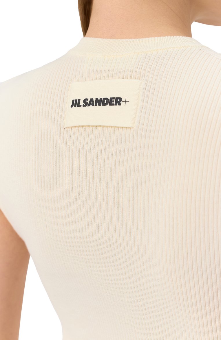 Женское хлопковое платье JIL SANDER кремового цвета, арт. J40CT0202-J15410 | Фото 5 (Длина Ж (юбки, платья, шорты): Миди; Материал внешний: Хлопок; Женское Кросс-КТ: Платье-одежда; Случай: Повседневный; Стили: Минимализм; Кросс-КТ: Трикотаж; Рукава: Без рукавов; Автоматизация состава: Проставлено; Автоматизация ТО: Проставлено)
