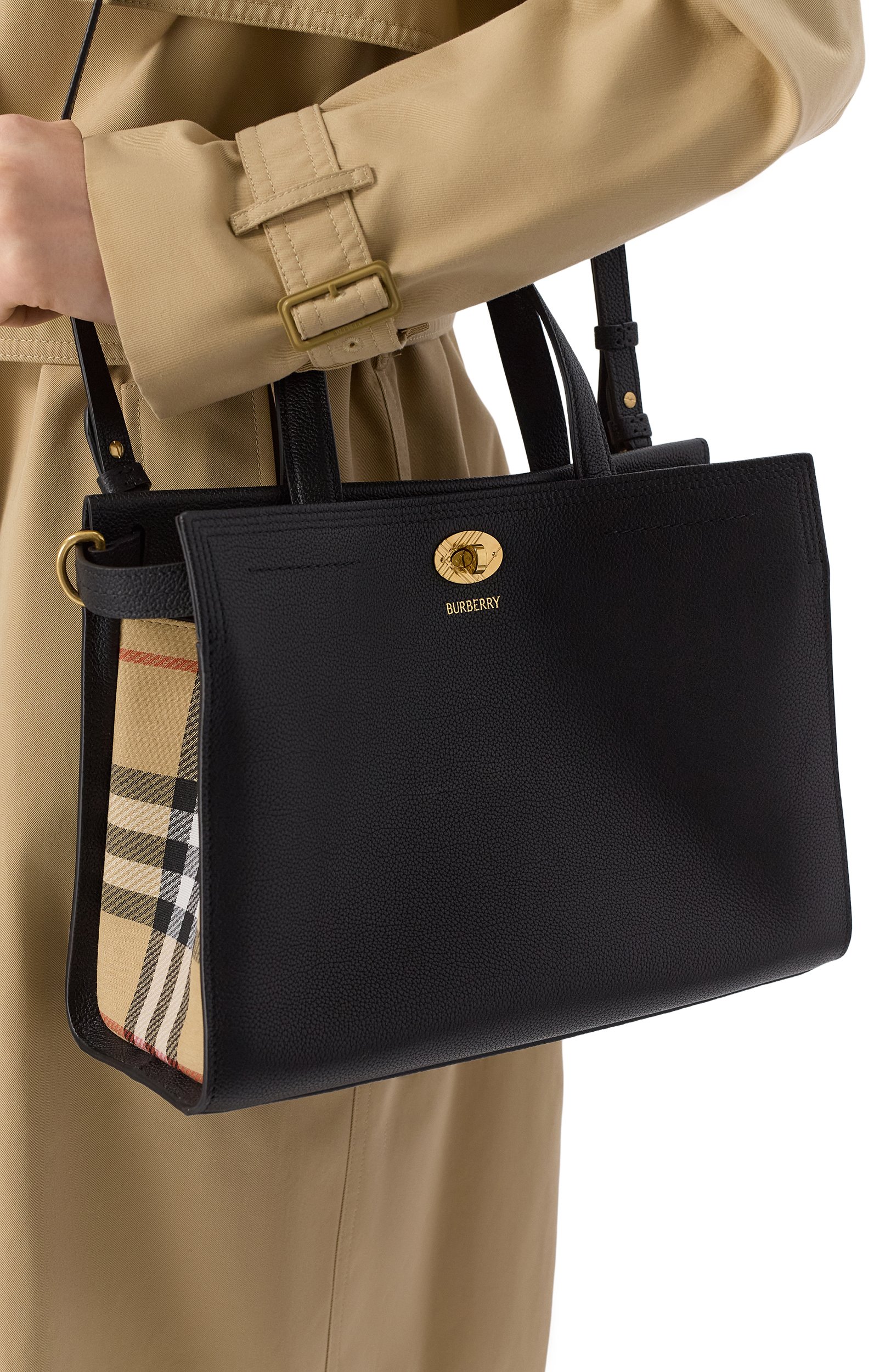 Сумка-тоут cotswolds BURBERRY черного цвета по цене 254500 руб., арт. 8129060, фото 2 Сумка-тоут cotswolds BURBERRY, арт. 8129060, фото 2