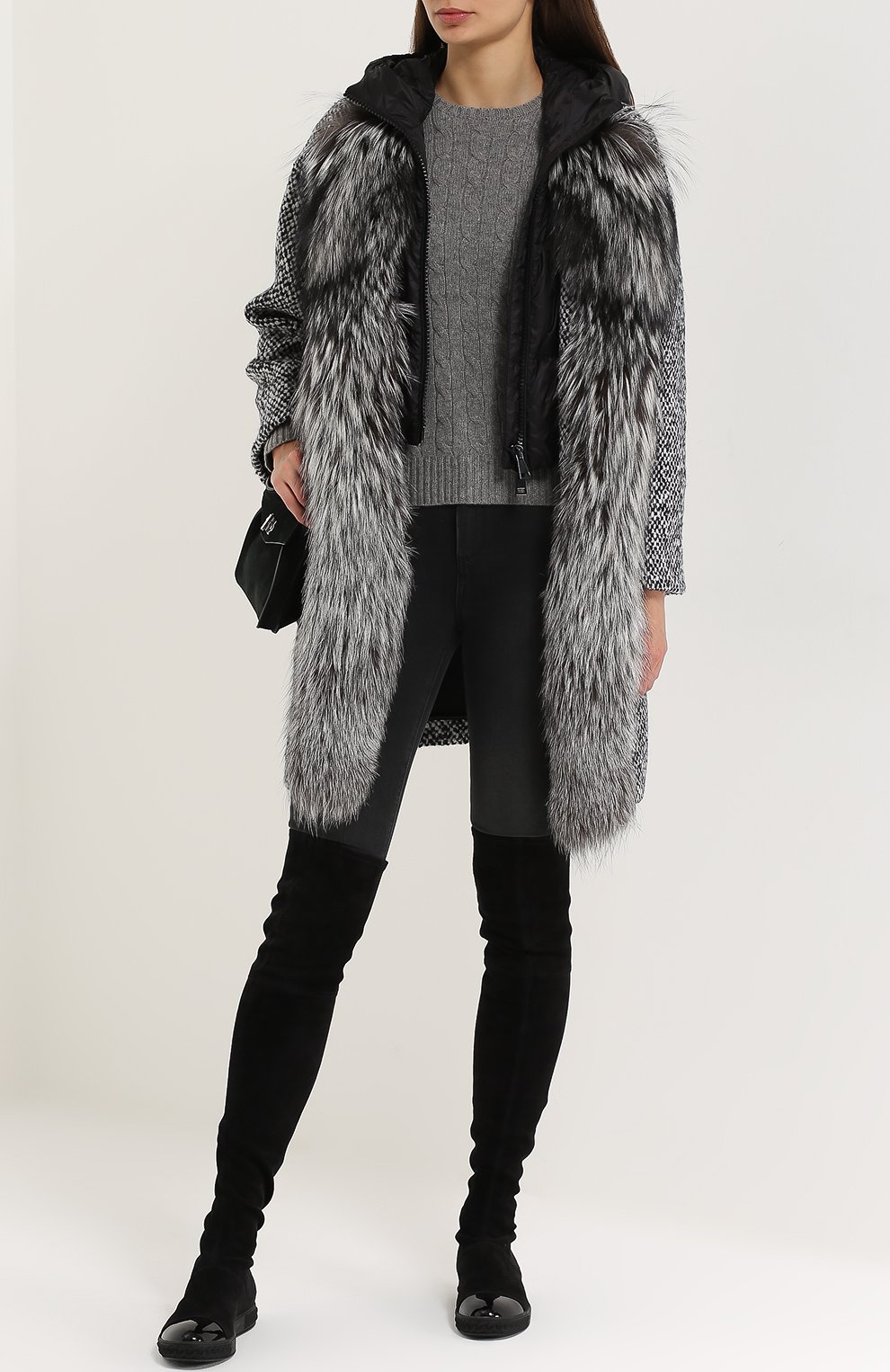 Приталенный пуховик с меховой отделкой и капюшоном MONCLER, арт. B2-093-49924-10-57932, фото 2