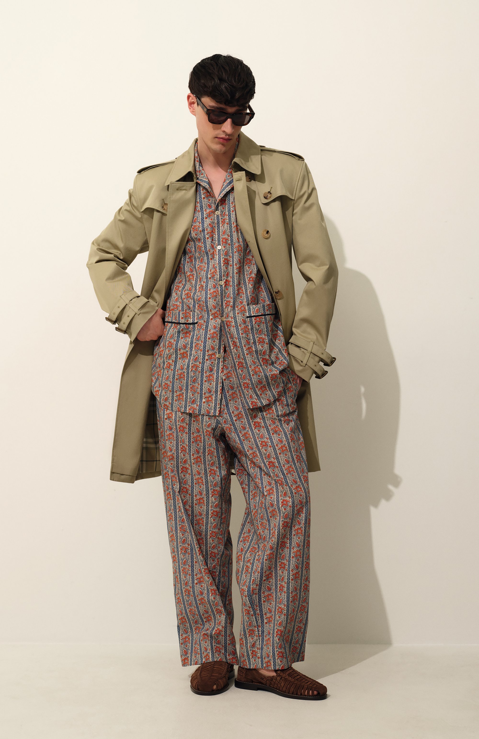 Солнцезащитные очки GARRETT LEIGHT коричневого цвета по цене 39950 руб., арт. W0Z SPBRNSH/G15, фото 6 Солнцезащитные очки GARRETT LEIGHT, арт. W0Z SPBRNSH/G15, фото 6