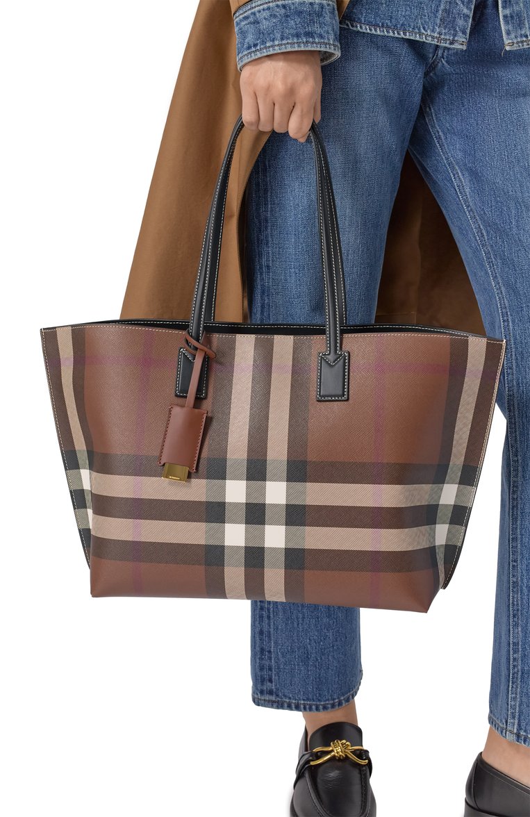 Женская сумка-тоут BURBERRY темно-коричневого цвета, арт. 8069659 | Фото 2 (Размер: medium; Материал: Текстиль, Экокожа; Автоматизация ТО: Проставлено; Автоматизация состава: Проставлено)