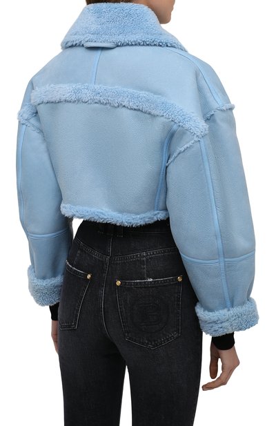 Дубленка из овчины JACQUEMUS голубого цвета по цене 294500 руб., арт. 213C0001-1390, фото 4 Дубленка из овчины JACQUEMUS, арт. 213C0001-1390, фото 4