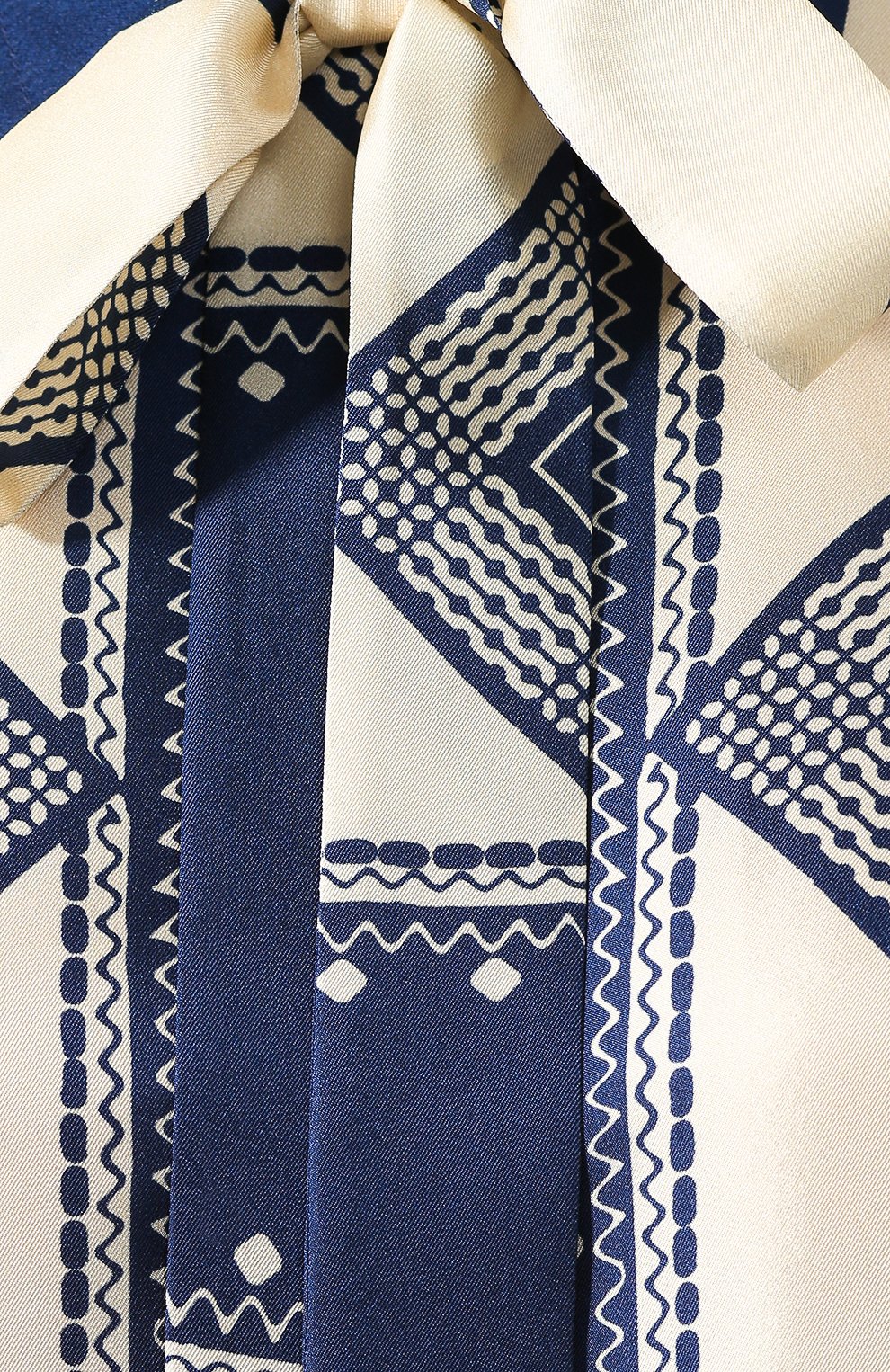 Шелковая блузка MARC JACOBS RUNWAY темно-синего цвета по цене 92350 руб., арт. W6000040, фото 5 Шелковая блузка MARC JACOBS RUNWAY, арт. W6000040, фото 5