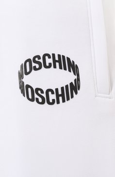 Мужские хлопковые брюки MOSCHINO белого цвета, арт. A0376/2028 | Фото 5 (Длина (брюки, джинсы): Стандартные; Случай: Повседневный; Материал сплава: Проставлено; Материал внешний: Хлопок; Драгоценные камни: Проставлено; Стили: Кэжуэл)