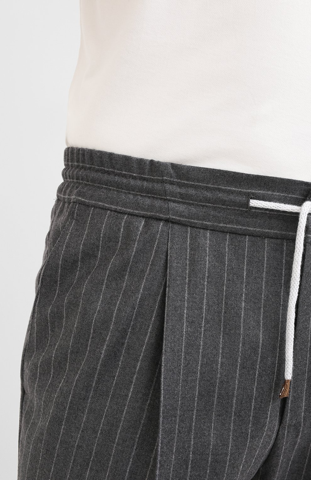 Шерстяные брюки BRUNELLO CUCINELLI серого цвета по цене 107500 руб., арт. ME243E1740, фото 5 Шерстяные брюки BRUNELLO CUCINELLI, арт. ME243E1740, фото 5