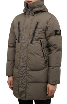 Мужская пуховик STONE ISLAND хаки цвета, арт. 751570123 | Фото 3 (Кросс-КТ: Куртка; Мужское Кросс-КТ: пуховик-короткий; Рукава: Длинные; Длина (верхняя одежда): До середины бедра; Материал внешний: Синтетический материал; Материал сплава: Проставлено; Стили: Милитари; Материал подклада: Синтетический материал; Драгоценные камни: Проставлено; Материал утеплителя: Пух и перо)