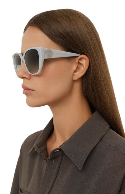 Солнцезащитные очки ALEXANDER MCQUEEN серого цвета по цене 31500 руб., арт. AM0284S 006, фото 2 Солнцезащитные очки ALEXANDER MCQUEEN, арт. AM0284S 006, фото 2