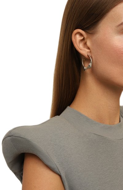 Серьги MM6 серебряного цвета по цене 26350 руб., арт. SM6VG0067 P6470, фото 2 Серьги MM6, арт. SM6VG0067 P6470, фото 2