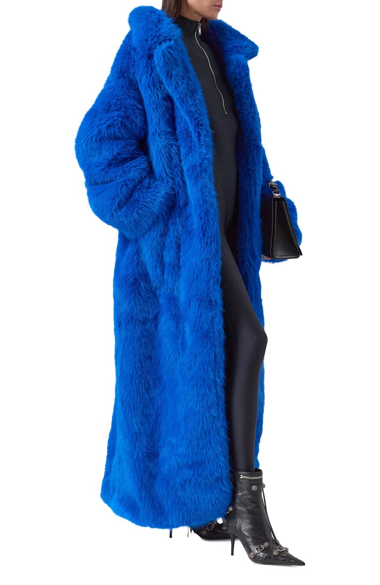Женская шуба из экомеха BALENCIAGA синего цвета, арт. 794648/TPQ23 | Фото 2 (Рукава: Длинные; Длина (верхняя одежда): Длинные; Материал подклада: Вискоза; Кросс-КТ: Куртка; Стили: Гламурный; Материал внешний: Экомех)