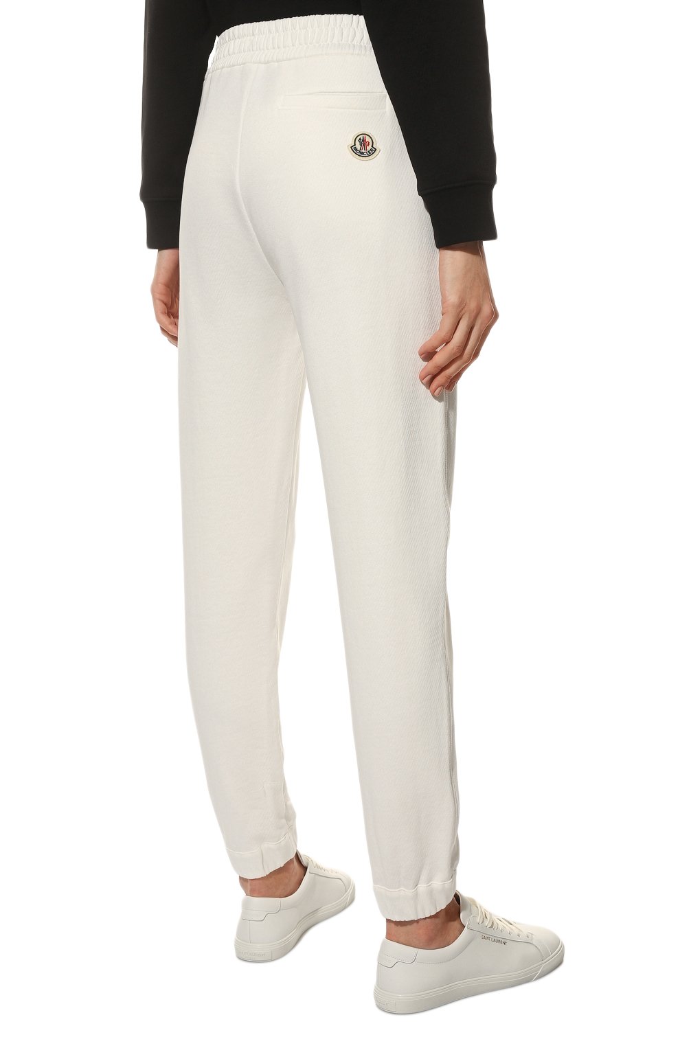 Хлопковые джоггеры MONCLER белого цвета по цене 43100 руб., арт. H1-093-8H000-17-899M1, фото 4 Хлопковые джоггеры MONCLER, арт. H1-093-8H000-17-899M1, фото 4