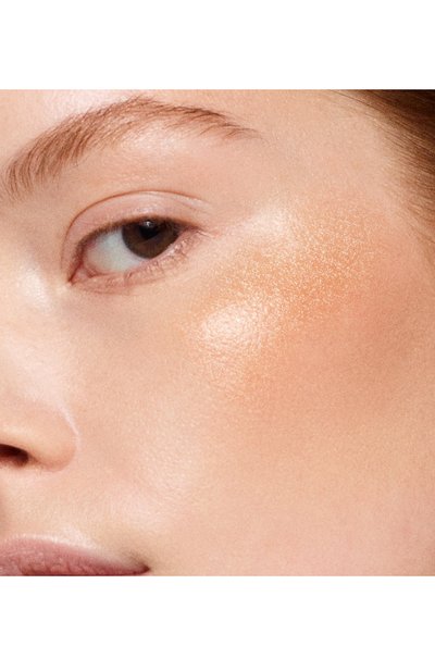 Хайлайтер для лица soleil de feu glow, оттенок mirage (6g) TOM FORD цвета по цене 10350 руб., арт. TCKY-01, фото 2 Хайлайтер для лица soleil de feu glow, оттенок mirage (6g) TOM FORD, арт. TCKY-01, фото 2