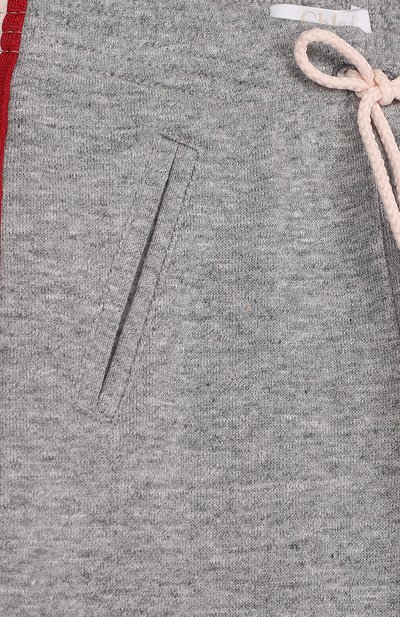 Спортивные джоггеры из хлопка с лампасами CHLOÉ серого цвета по цене 9605 руб., арт. C14519/2A-5A, фото 3 Спортивные джоггеры из хлопка с лампасами CHLOÉ, арт. C14519/2A-5A, фото 3