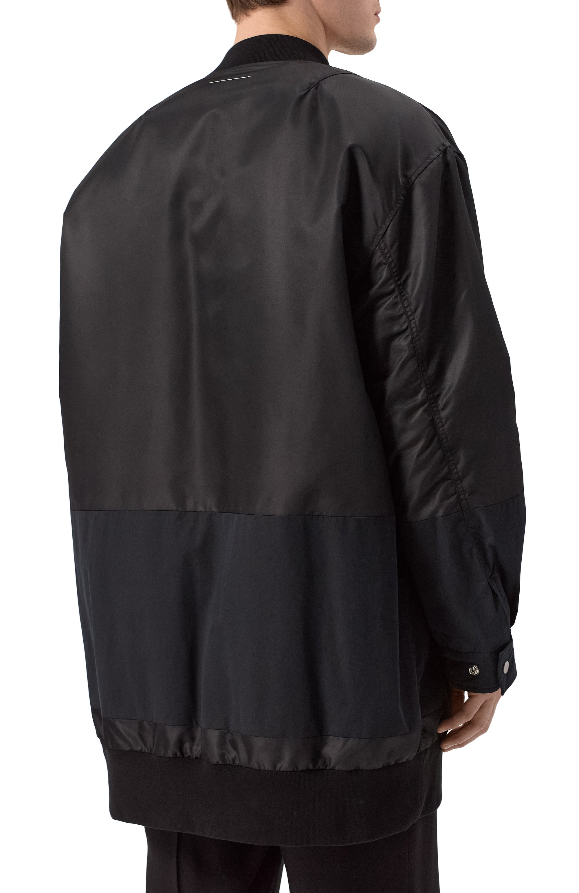 Бомбер MM6 черного цвета по цене 175500 руб., арт. SH0AM0033/M35257, фото 4 Бомбер MM6, арт. SH0AM0033/M35257, фото 4